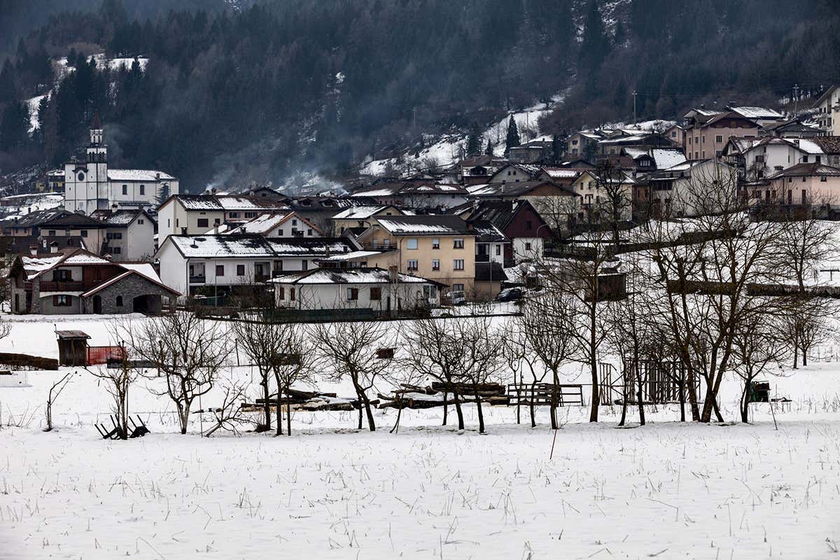 In Carnia, il borgo che racconta le tradizioni di un popolo attraverso il legno In Carnia, il borgo che racconta le tradizioni di un popolo attraverso il legno